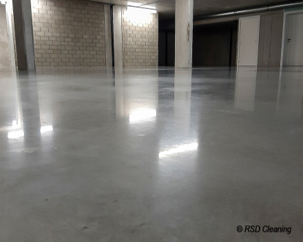 professionele en duurzame reiniging van betonvloer door RSD Cleaning