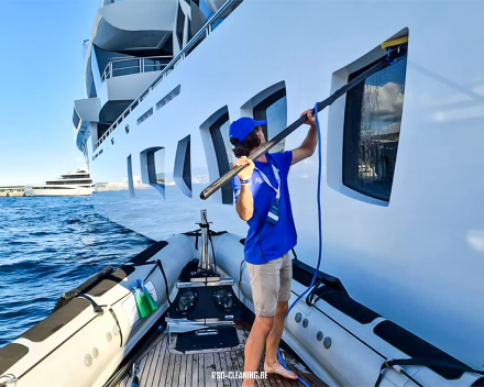Referentie Monaco Yachtshow. Reiniging SuperYacht door RSD Yacht Cleaning_2